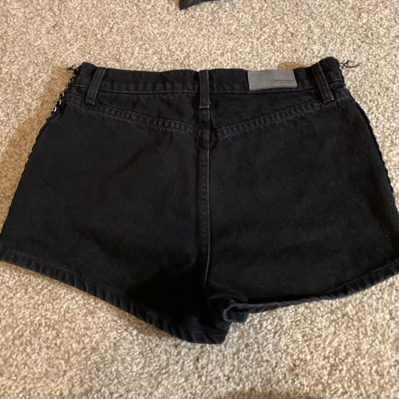 💌bundle3for15%off💌 EDGY CHAIN DETAIL SHORTS - Picture 3 of 4